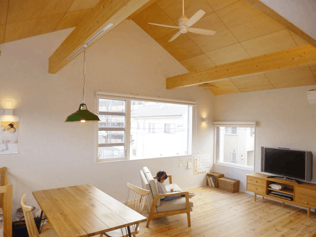 Barefoot house 裸足喜ぶ自然素材の家